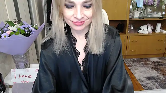 Snapshot of Mika_Passion chatting on March 2025 12:37:01 PM Mika Passion online show from March 2025 12:37:01 PM