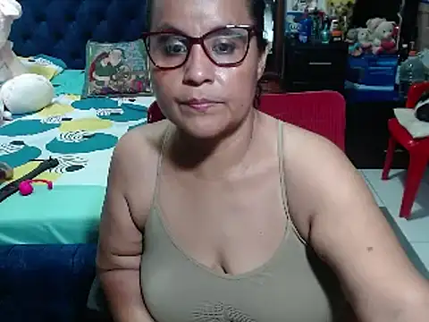 Snapshot of pervert_mommy_ chatting on December 2024 04:25:02 PM pervert mommy online show from December 2024 04:25:02 PM
