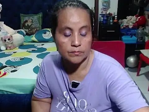 Snapshot of pervert_mommy_ chatting on December 2024 02:22:02 PM pervert mommy online show from December 2024 02:22:02 PM