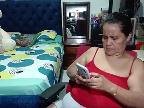 Snapshot of pervert_mommy_ chatting on December 2024 03:15:01 PM pervert mommy online show from December 2024 03:15:01 PM