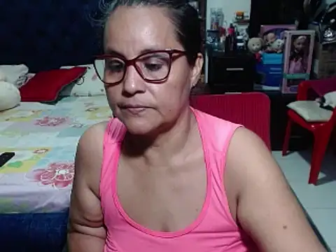 Snapshot of pervert_mommy_ chatting on January 2025 03:14:02 PM pervert mommy online show from January 2025 03:14:02 PM