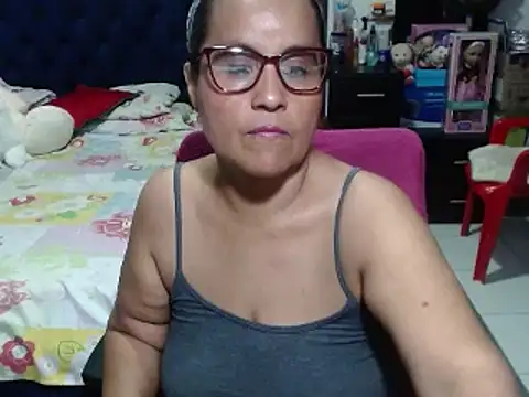 Snapshot of pervert_mommy_ chatting on January 2025 02:46:02 PM pervert mommy online show from January 2025 02:46:02 PM