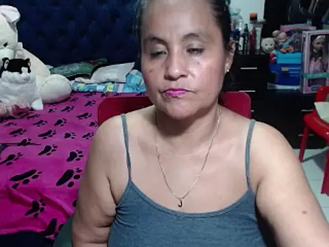 Snapshot of pervert_mommy_ chatting on February 2025 02:04:01 PM pervert mommy online show from February 2025 02:04:01 PM