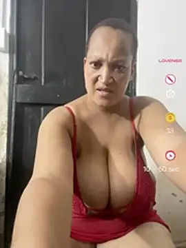 Snapshot of XHotJuicyBootyXX chatting on May 2026 09:25:01 AM XHotJuicyBootyXX online show from May 2026 09:25:01 AM
