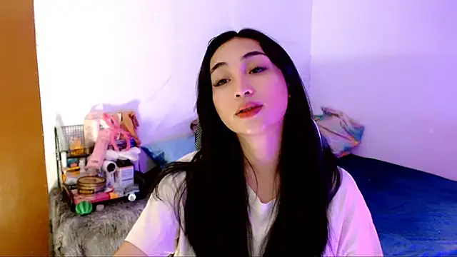 Snapshot of SweetLilly_18 chatting on October 2025 02:11:02 AM SweetLilly 18 online show from October 2025 02:11:02 AM