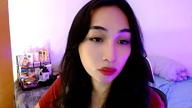 Snapshot of SweetLilly_18 chatting on October 2025 02:26:02 AM SweetLilly 18 online show from October 2025 02:26:02 AM