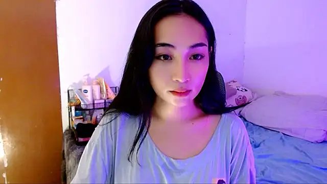 Snapshot of SweetLilly_18 chatting on October 2025 02:12:02 AM SweetLilly 18 online show from October 2025 02:12:02 AM