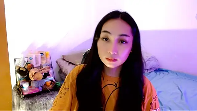 Snapshot of SweetLilly_18 chatting on November 2025 03:08:02 AM SweetLilly 18 online show from November 2025 03:08:02 AM