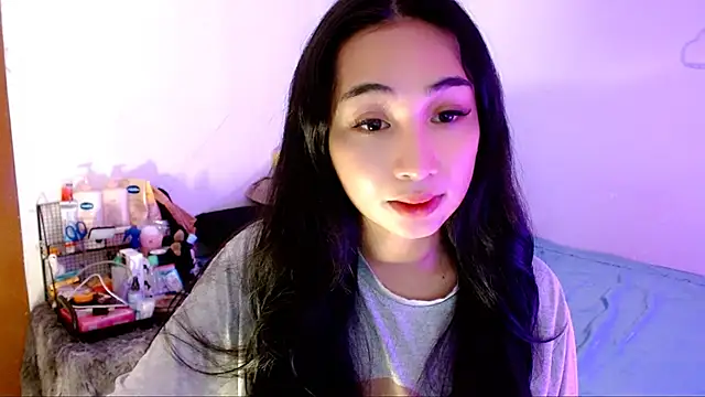 Snapshot of SweetLilly_18 chatting on November 2025 02:01:02 AM SweetLilly 18 online show from November 2025 02:01:02 AM