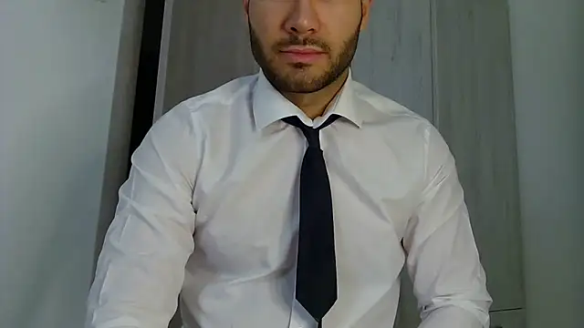Justynn1 online show from May 2026 04:42:01 AM