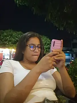 Snapshot of DAELAA chatting on January 2025 01:16:02 AM DAELAA online show from January 2025 01:16:02 AM