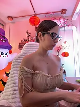 Snapshot of Zoe_Bae chatting on October 2025 08:44:02 PM Zoe Bae online show from October 2025 08:44:02 PM