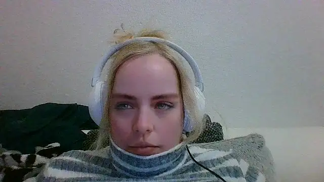 vaneza02 online show from March 2025 07:53:01 PM