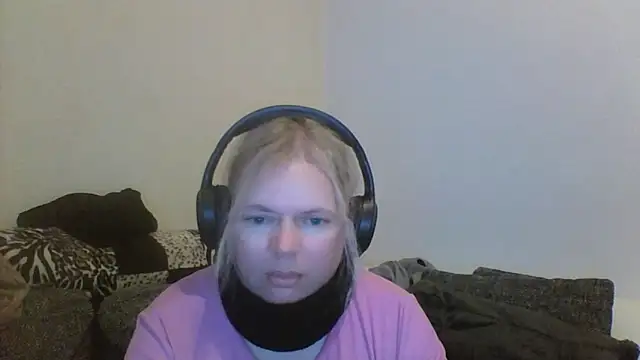 Snapshot of vaneza02 chatting on June 2026 07:35:02 PM vaneza02 online show from June 2026 07:35:02 PM