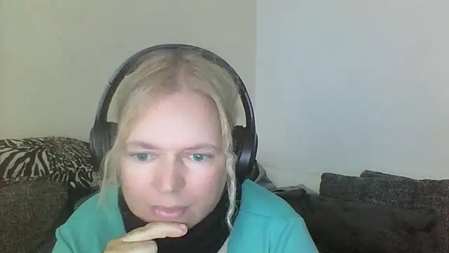 Snapshot of vaneza02 chatting on June 2026 05:00:01 PM vaneza02 online show from June 2026 05:00:01 PM