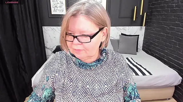 Snapshot of Shannonshine chatting on February 2025 07:42:01 PM Shannonshine online show from February 2025 07:42:01 PM