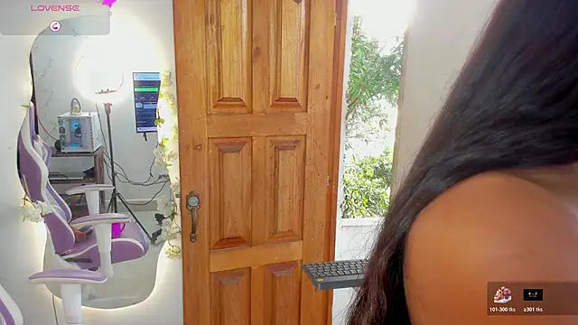 sofia gold  online show from November 2025 05:09:01 PM