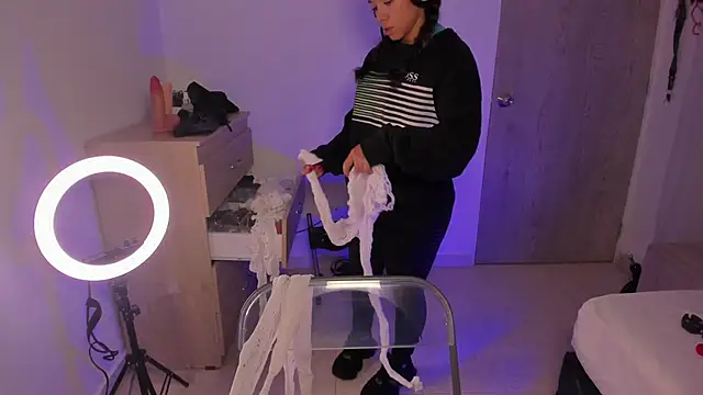 carolgaita online show from January 2025 11:37:02 AM