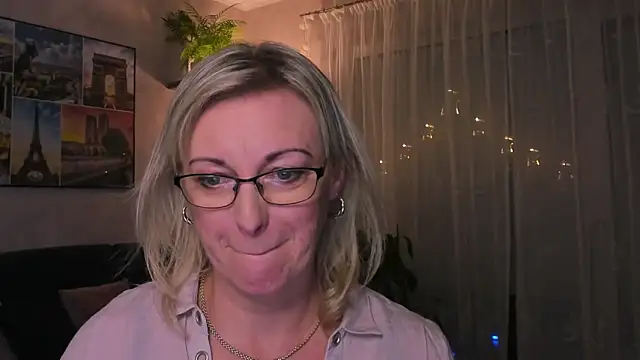 vanessa chat online show from December 2024 05:52:01 PM