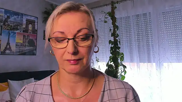 vanessa chat online show from October 2025 01:28:02 PM