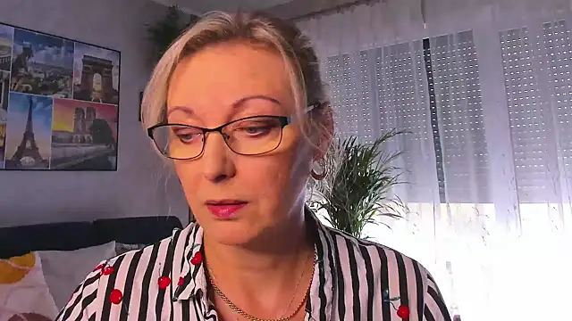 vanessa chat online show from October 2025 01:22:01 PM