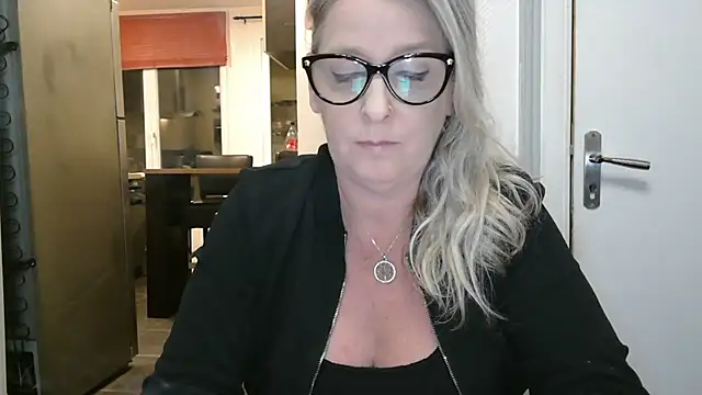 lilie69 online show from January 2026 06:00:01 PM