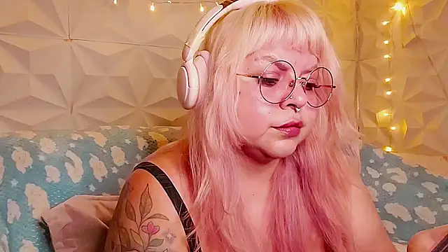 Snapshot of Satyn_doll chatting on June 2026 11:25:01 PM Satyn doll online show from June 2026 11:25:01 PM