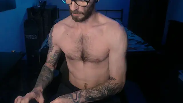 Snapshot of SexxxyLouis chatting on January 2025 11:14:01 AM SexxxyLouis online show from January 2025 11:14:01 AM