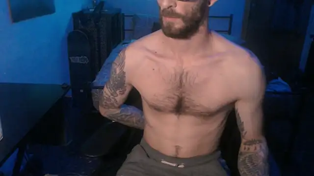 Snapshot of SexxxyLouis chatting on January 2025 09:00:02 PM SexxxyLouis online show from January 2025 09:00:02 PM
