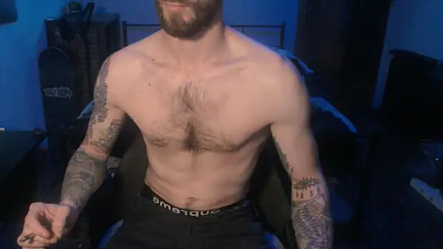 Snapshot of SexxxyLouis chatting on January 2025 05:52:02 PM SexxxyLouis online show from January 2025 05:52:02 PM