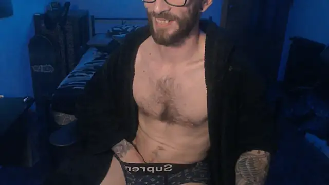Snapshot of SexxxyLouis chatting on January 2025 08:56:01 PM SexxxyLouis online show from January 2025 08:56:01 PM