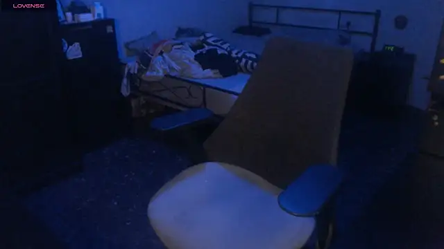 Snapshot of SexxxyLouis chatting on October 2025 07:44:01 AM SexxxyLouis online show from October 2025 07:44:01 AM