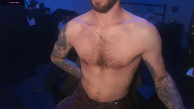 Snapshot of SexxxyLouis chatting on October 2025 08:38:01 PM SexxxyLouis online show from October 2025 08:38:01 PM