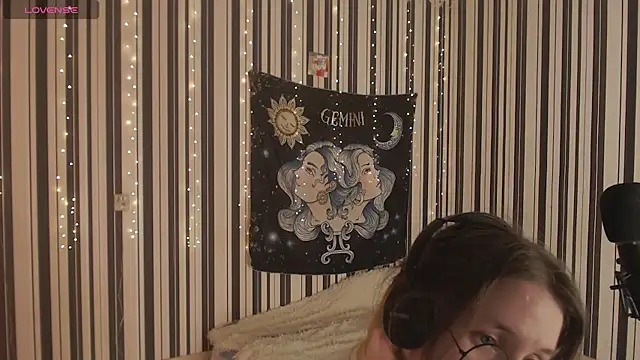  Hanna Moon  online show from October 2025 06:27:02 PM