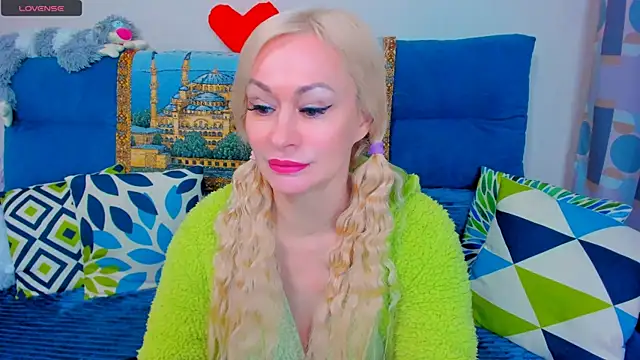 EllenMoore online show from January 2025 02:40:01 AM