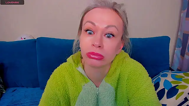 EllenMoore online show from October 2025 03:05:01 AM