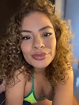 Snapshot of Rachell_More chatting on June 2026 09:29:01 PM Rachell More online show from June 2026 09:29:01 PM