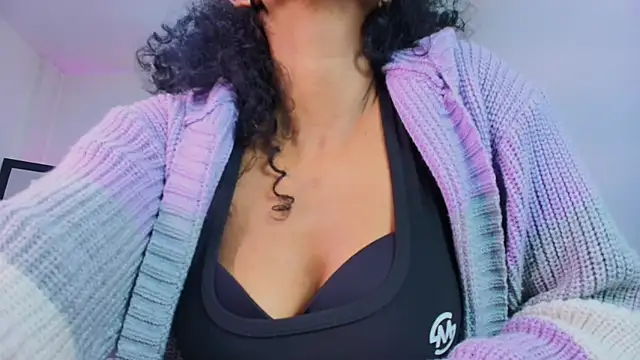 Ellie Alves online show from September 2025 01:00:01 PM