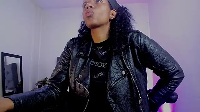 Ellie Alves online show from November 2025 01:22:04 PM