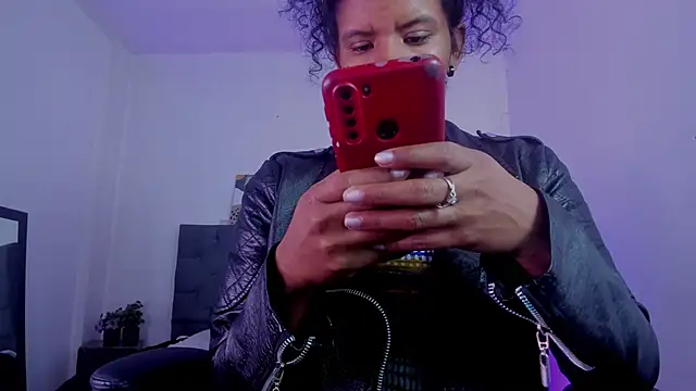 Snapshot of Ellie_Alves chatting on November 2025 01:43:01 PM Ellie Alves online show from November 2025 01:43:01 PM