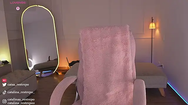 Snapshot of CATALINA_RESTREPO chatting on October 2025 01:59:02 AM CATALINA RESTREPO online show from October 2025 01:59:02 AM