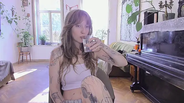 Miranda2 0 online show from October 2025 06:12:02 AM