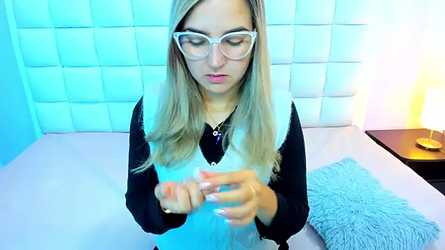 teresasroom  online show from October 2025 04:15:02 PM