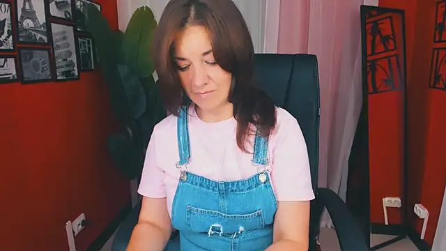 AnaMills online show from September 2025 03:01:02 PM