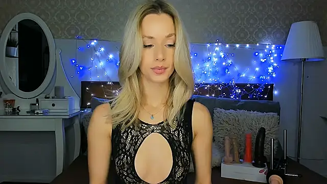 MiaBeeXX online show from October 2025 12:24:02 PM