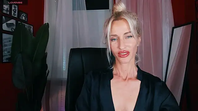 CindySw online show from September 2025 10:37:01 AM