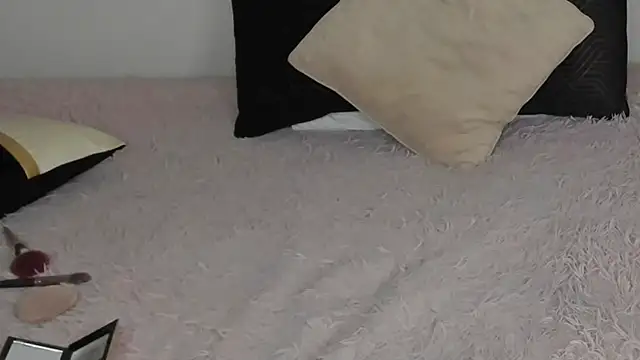 Snapshot of KrissLoona chatting on September 2025 04:15:01 AM KrissLoona online show from September 2025 04:15:01 AM