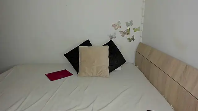 Snapshot of KrissLoona chatting on September 2025 04:27:01 AM KrissLoona online show from September 2025 04:27:01 AM