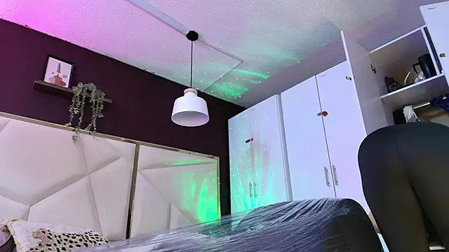 Inndrahot online show from November 2025 04:15:02 AM