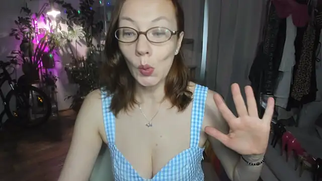 Snapshot of Constancia_pure chatting on June 2026 03:03:02 PM Constancia pure online show from June 2026 03:03:02 PM